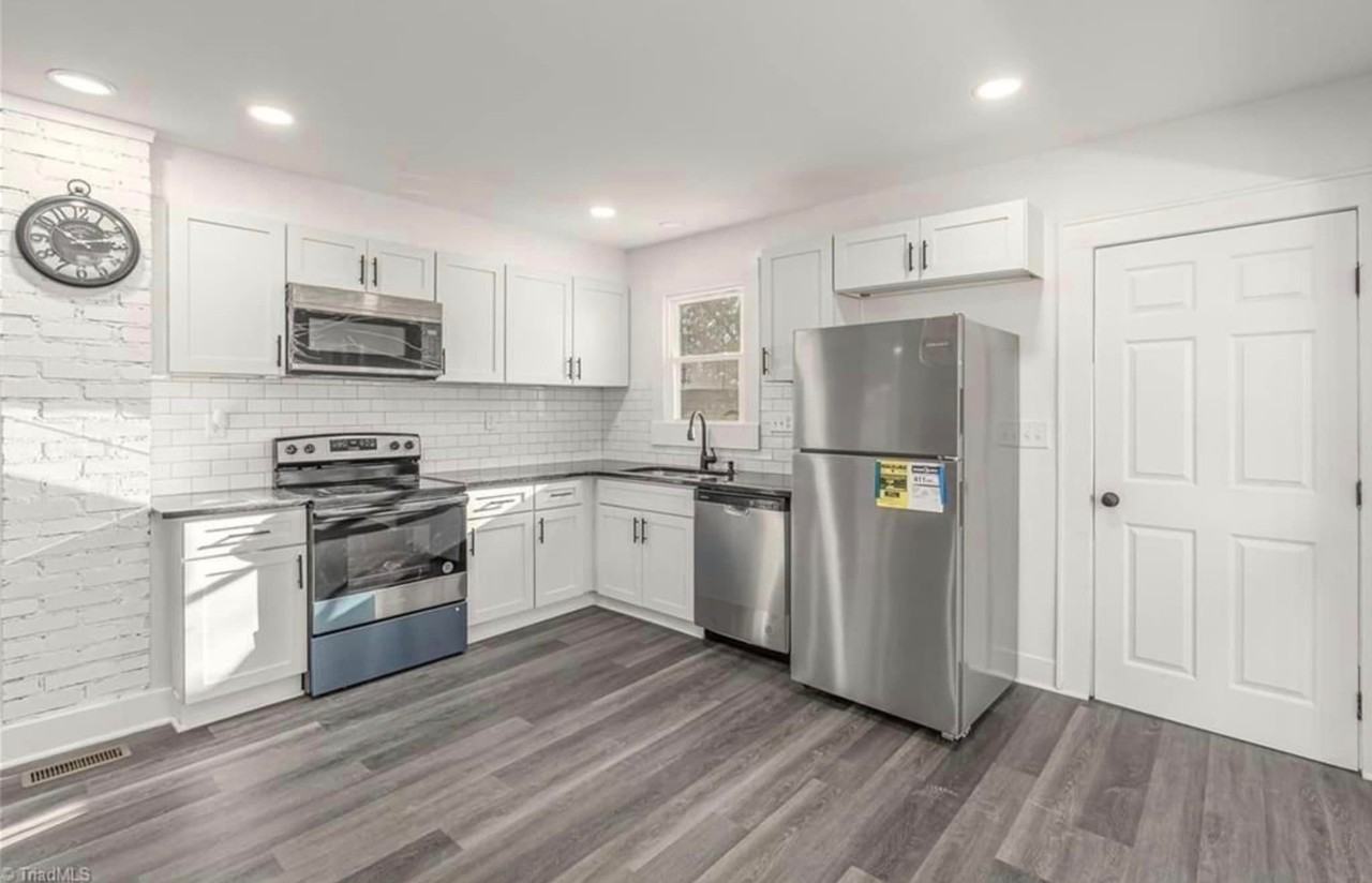 407 Cox Ave - Photo 4 of 17