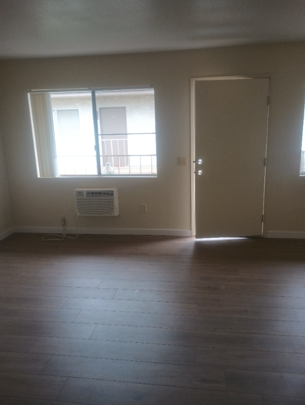 9415 California Ave #10 - Photo 3 of 15
