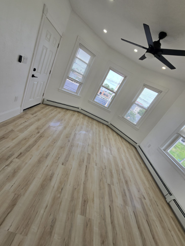 1047 Eddy St #1 - Photo 3 of 9