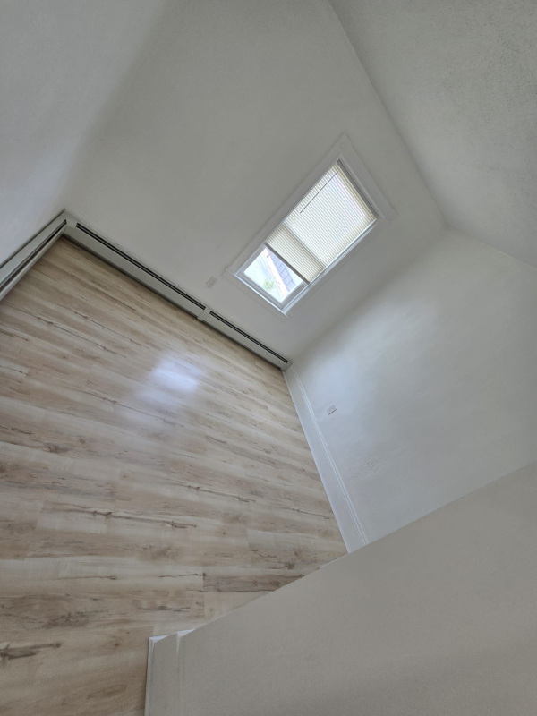 1047 Eddy St #1 - Photo 5 of 9