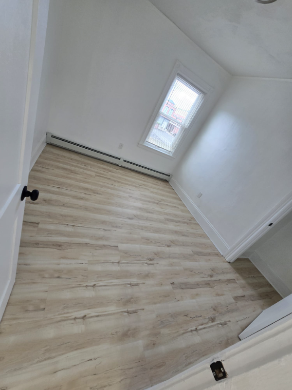 1047 Eddy St #1 - Photo 6 of 9