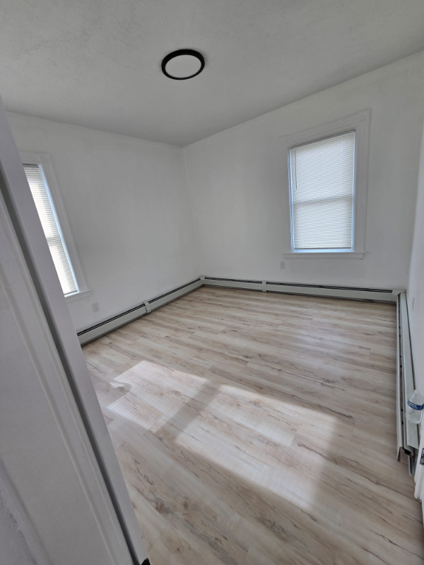 1047 Eddy St #1 - Photo 7 of 9