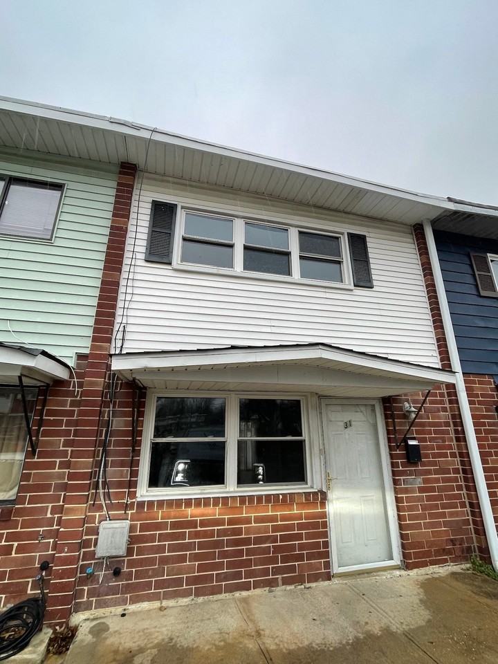 31 Rose Ln - Photo 2 of 15