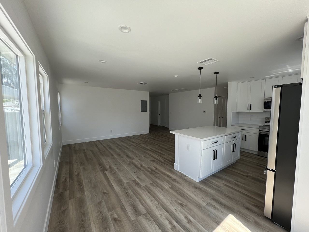 4814 Hedda St - Photo 2 of 9