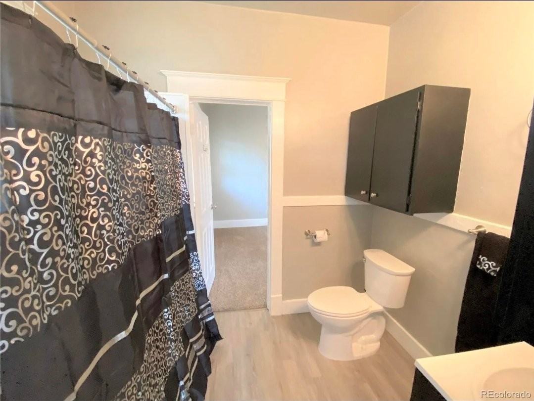 1029 E 5th St - Photo 4 of 16