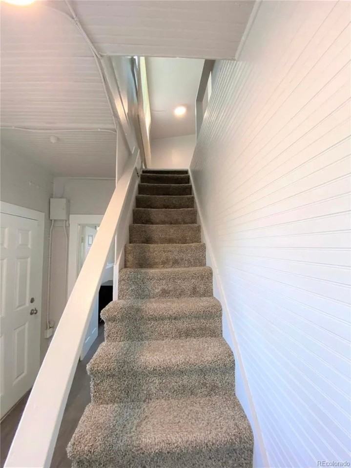1029 E 5th St - Photo 6 of 16