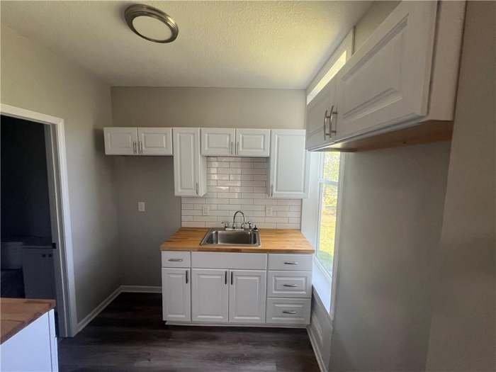 502 N Independence St #A - Photo 6 of 6