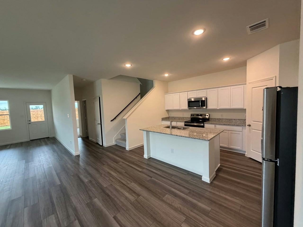 400 Portsmouth Drive - Photo 2 of 30