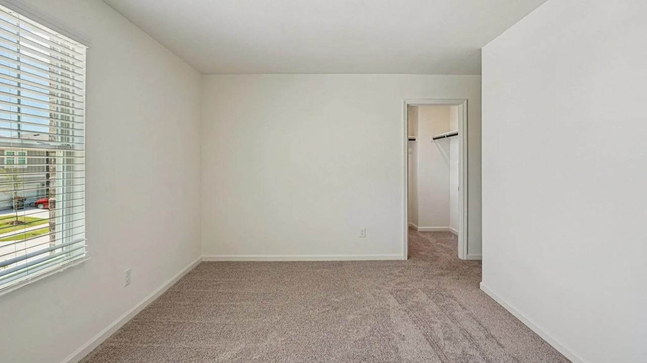 400 Portsmouth Drive - Photo 7 of 30