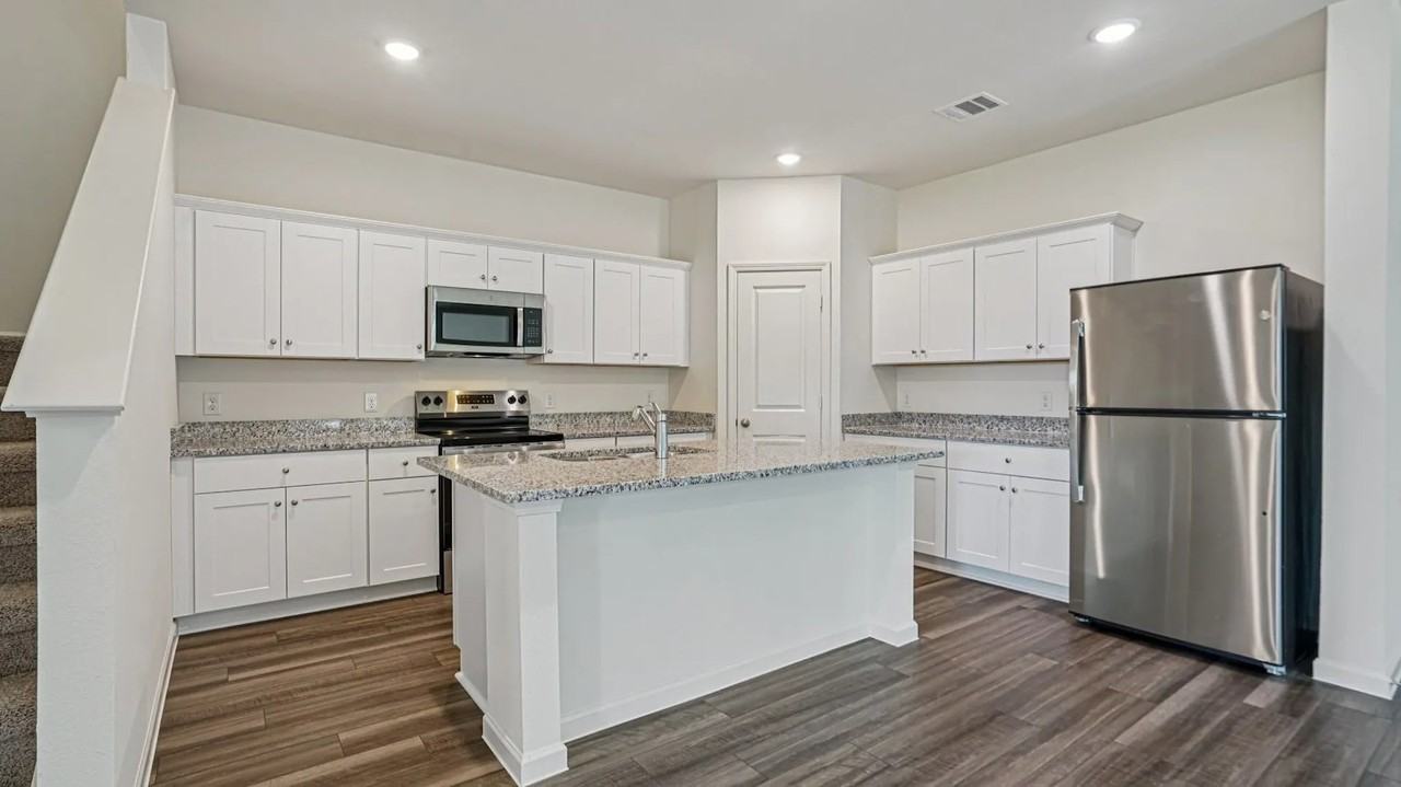 400 Portsmouth Drive - Photo 3 of 30