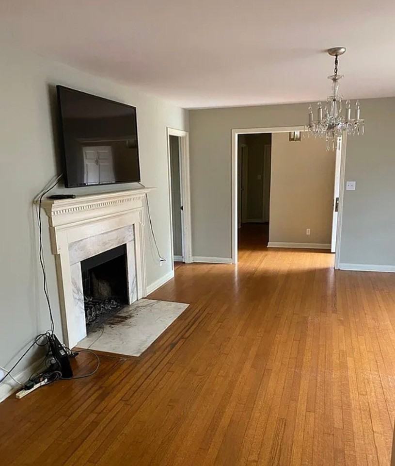 1402 Lowell Dr Se - Photo 3 of 6