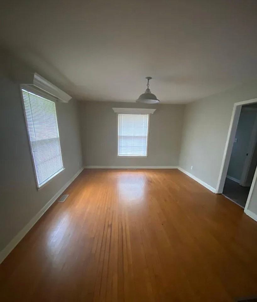 1402 Lowell Dr Se - Photo 4 of 6