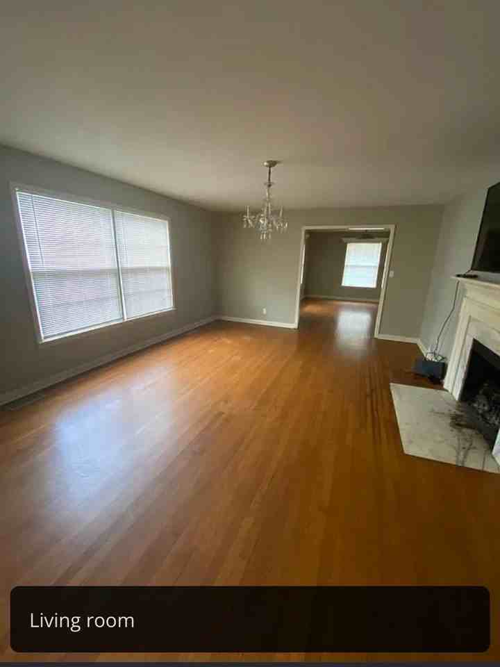 1402 Lowell Dr Se - Photo 5 of 6