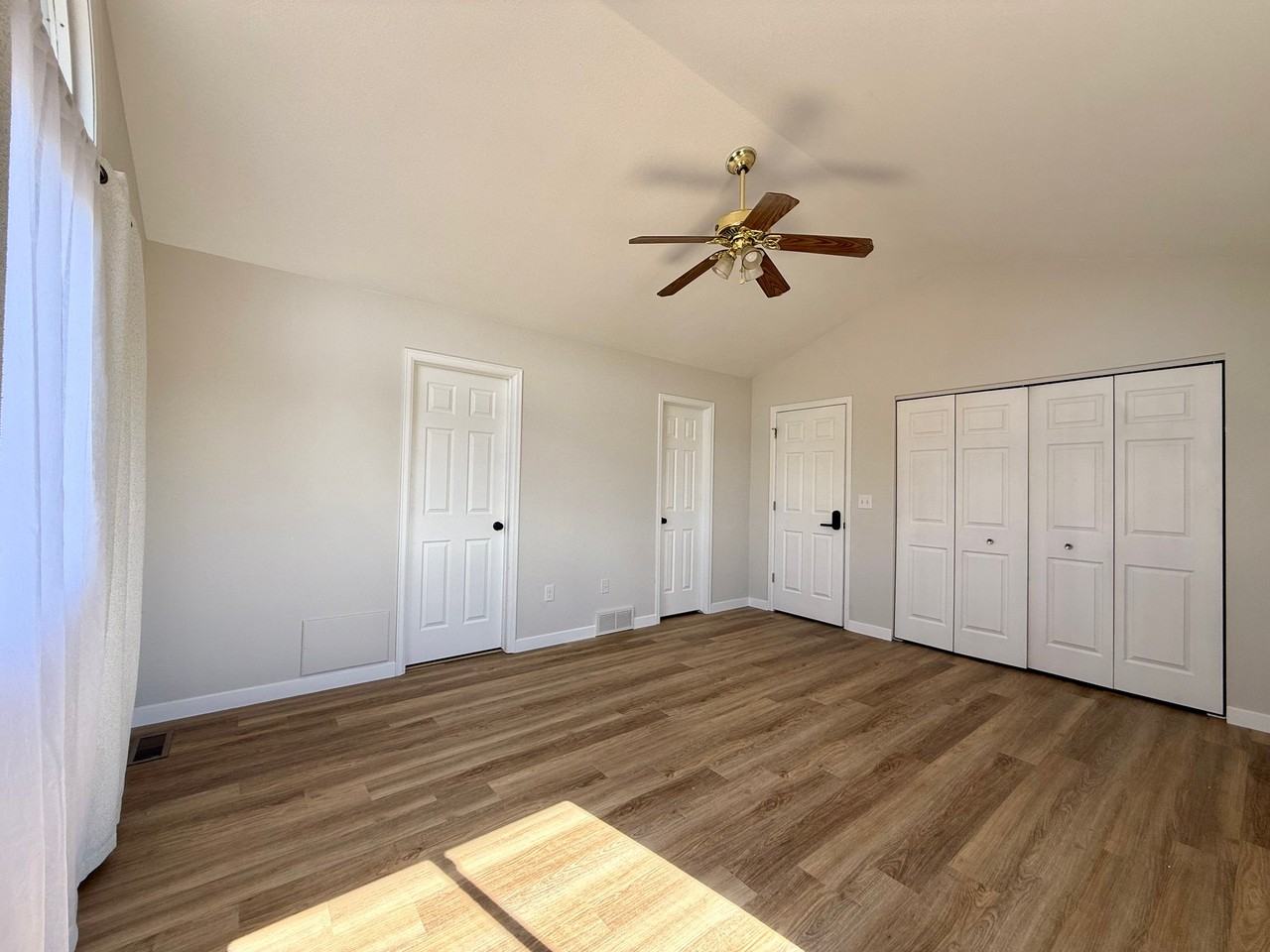 411 Ruby Dr - Photo 2 of 32