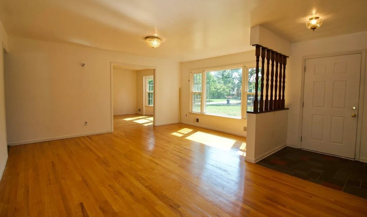 32 Meadowbrook Lane - Photo 3 of 12