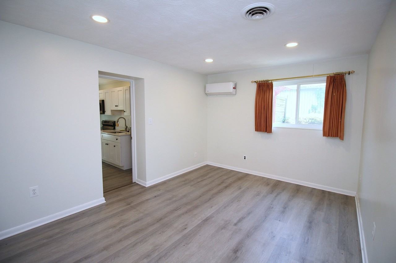 11703 Caplinger Rd - Photo 6 of 13
