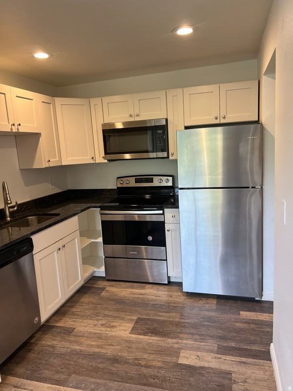 394 E St #4 - Photo 3 of 17