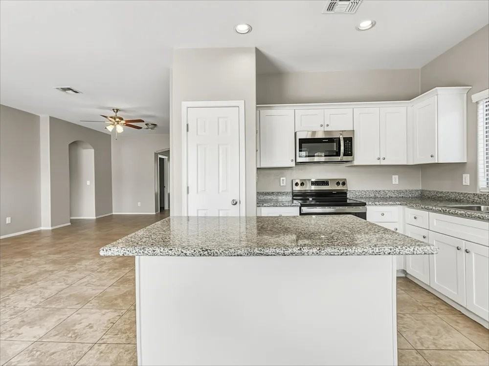 1609 S 79th Ln - Photo 5 of 13