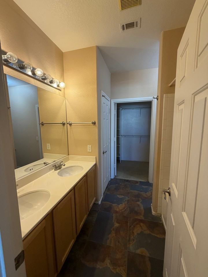 2152 Jade Creek St - Photo 7 of 14