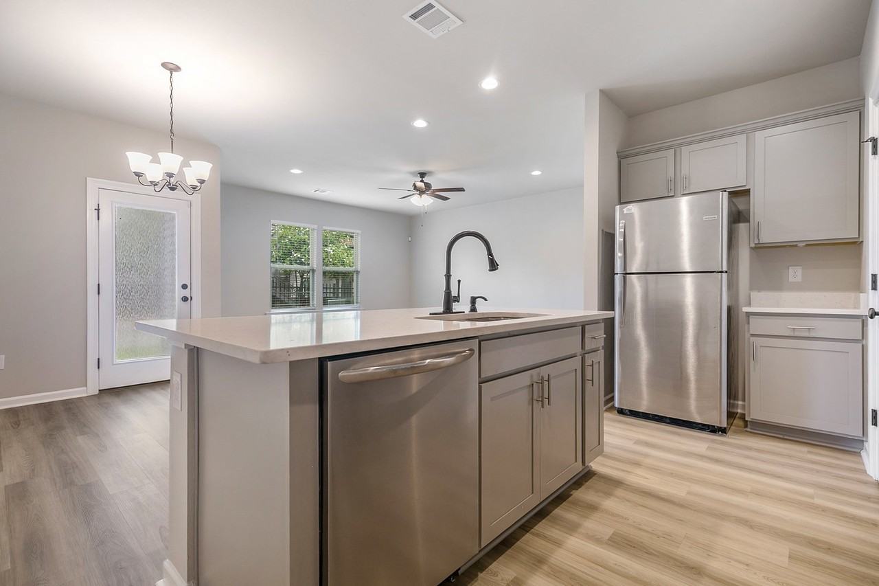5615 Stuga Dr - Photo 4 of 15