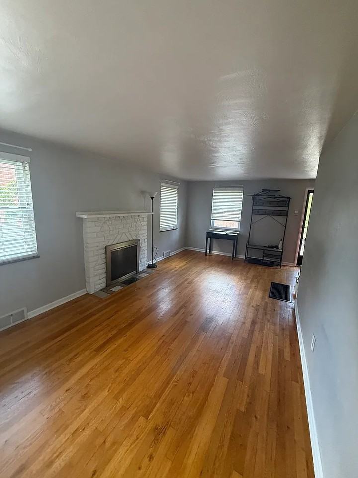 11831 Joan Dr - Photo 4 of 20
