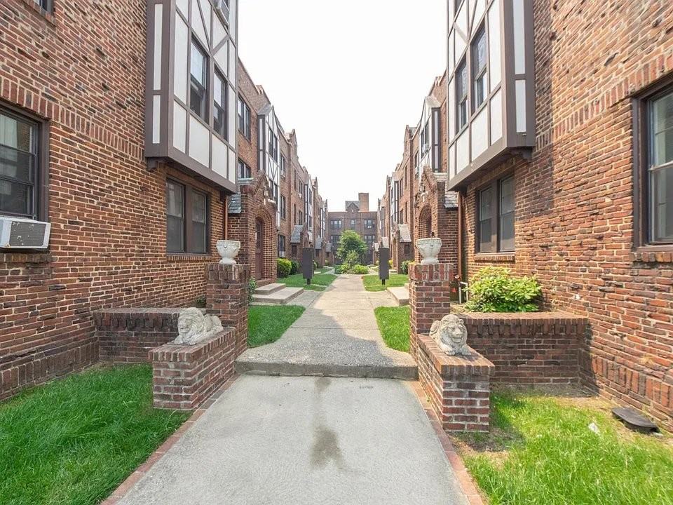 606 W Maple Ave #J1 - Photo 2 of 12