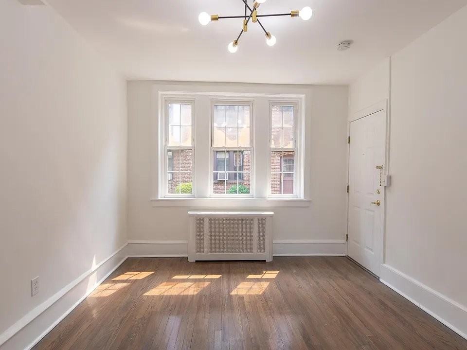 606 W Maple Ave #J1 - Photo 4 of 12
