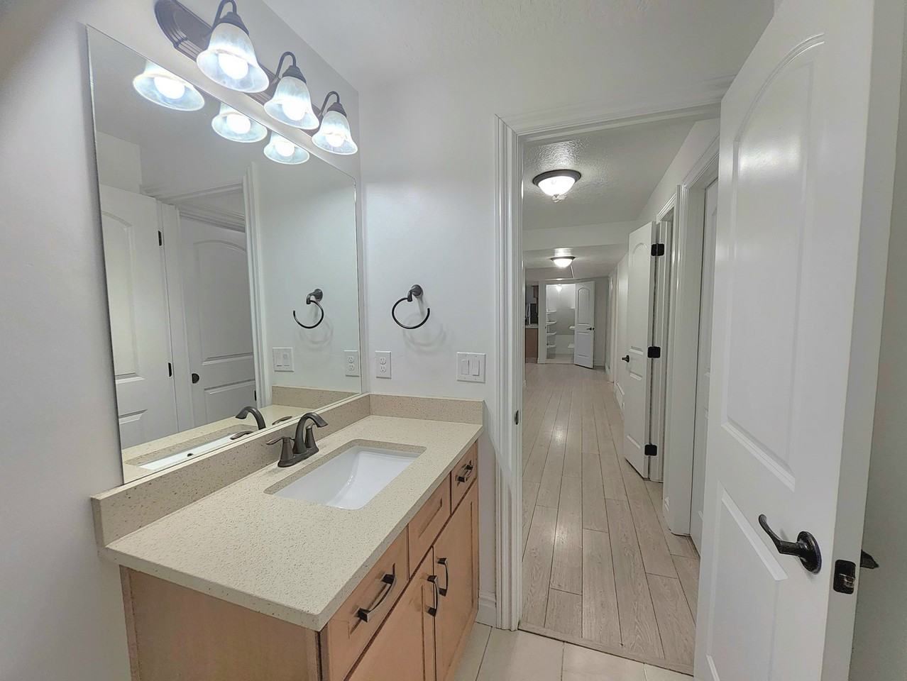 1199 Southeast #B - Photo 5 of 17