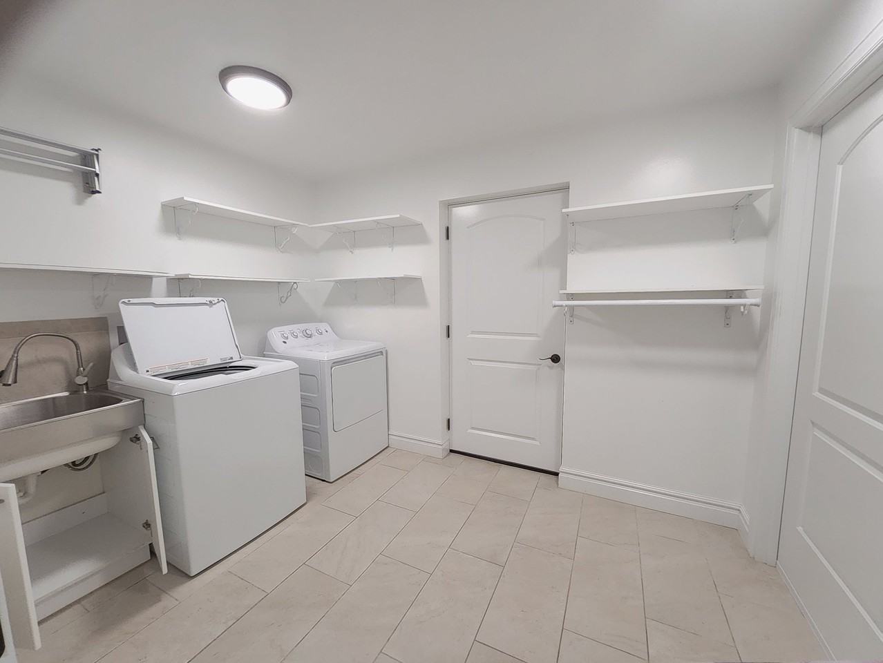 1199 Southeast #B - Photo 6 of 17