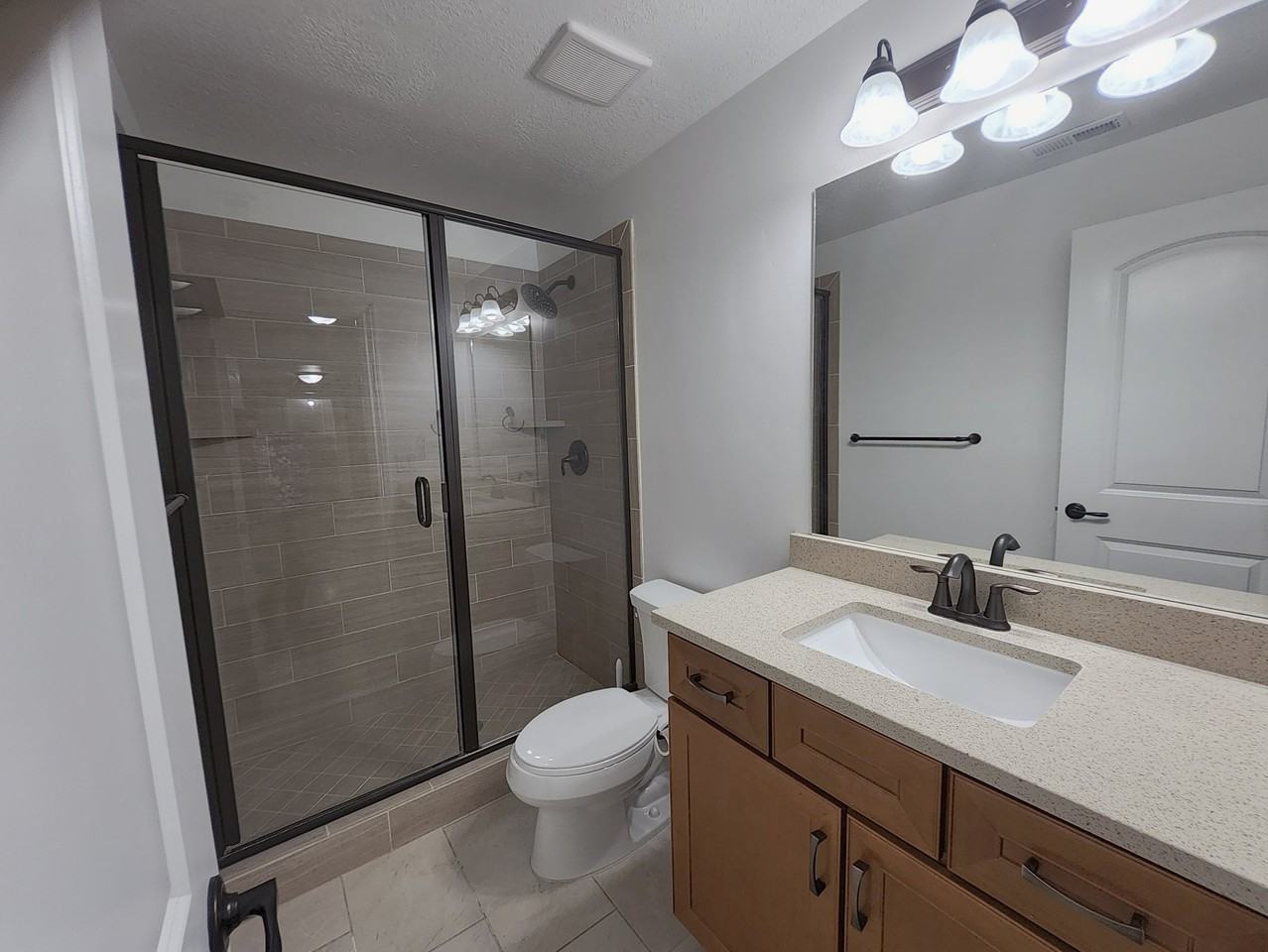 1199 Southeast #B - Photo 7 of 17