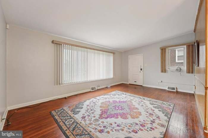 2311 Afton St - Photo 4 of 19