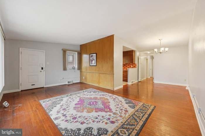 2311 Afton St - Photo 5 of 19