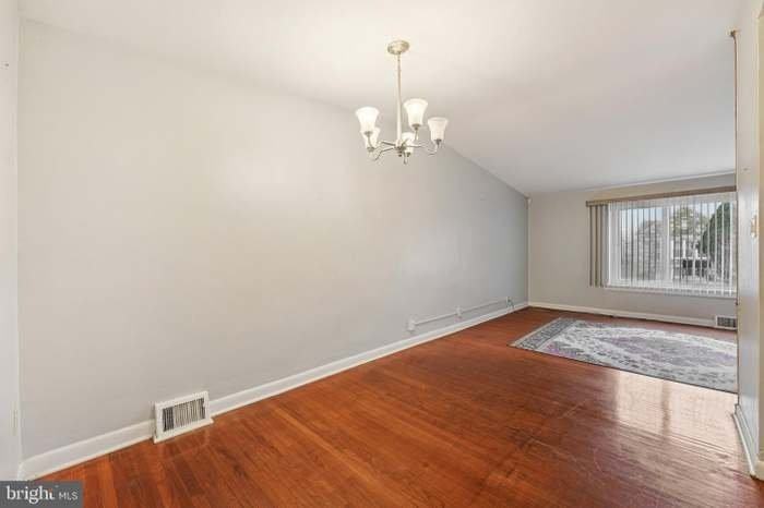 2311 Afton St - Photo 7 of 19