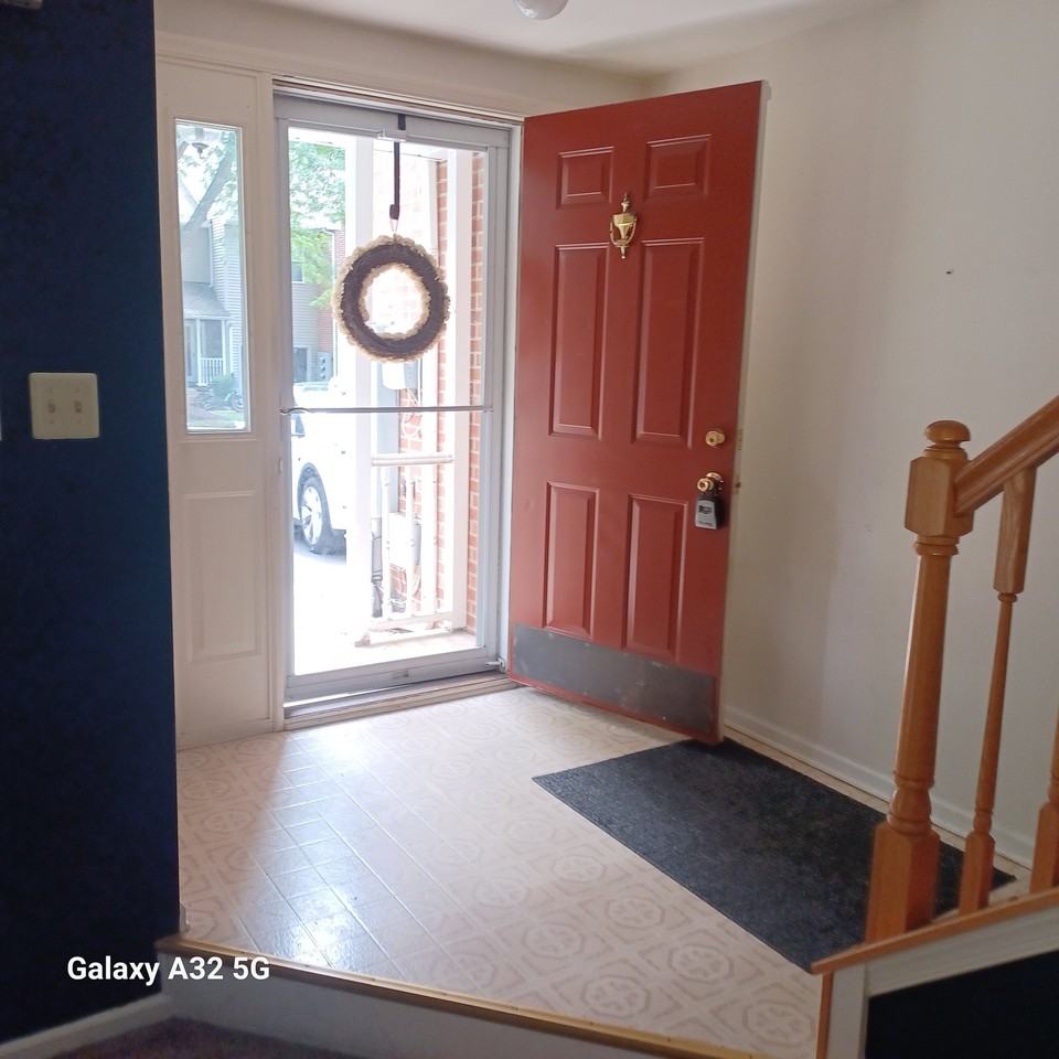190 Victoria Ct - Photo 2 of 14