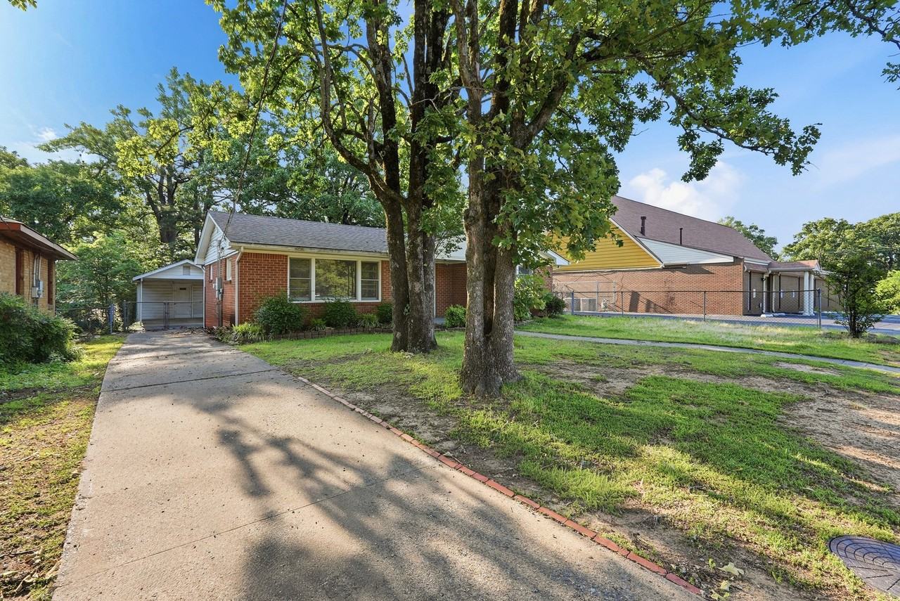3902 N Cypress St - Photo 4 of 17