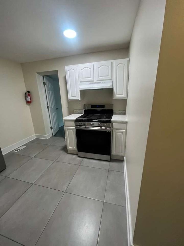 1531 Sewall Ave #A - Photo 2 of 8