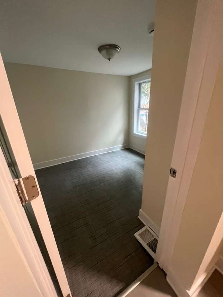 1531 Sewall Ave #A - Photo 7 of 8