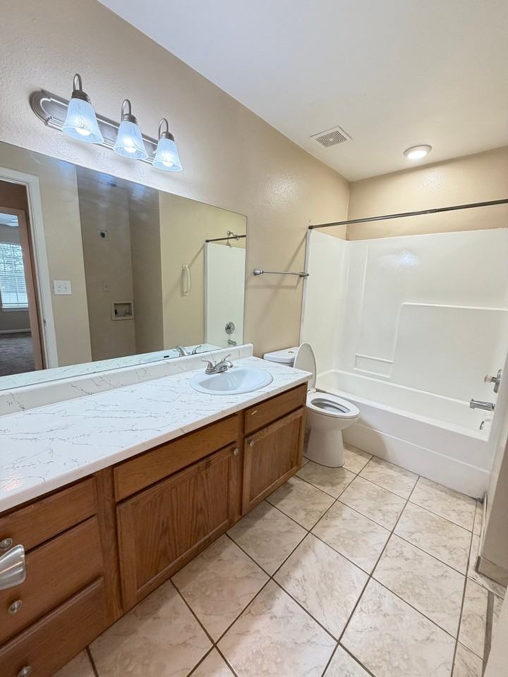 811 Cloyd Dr #416 - Photo 3 of 12