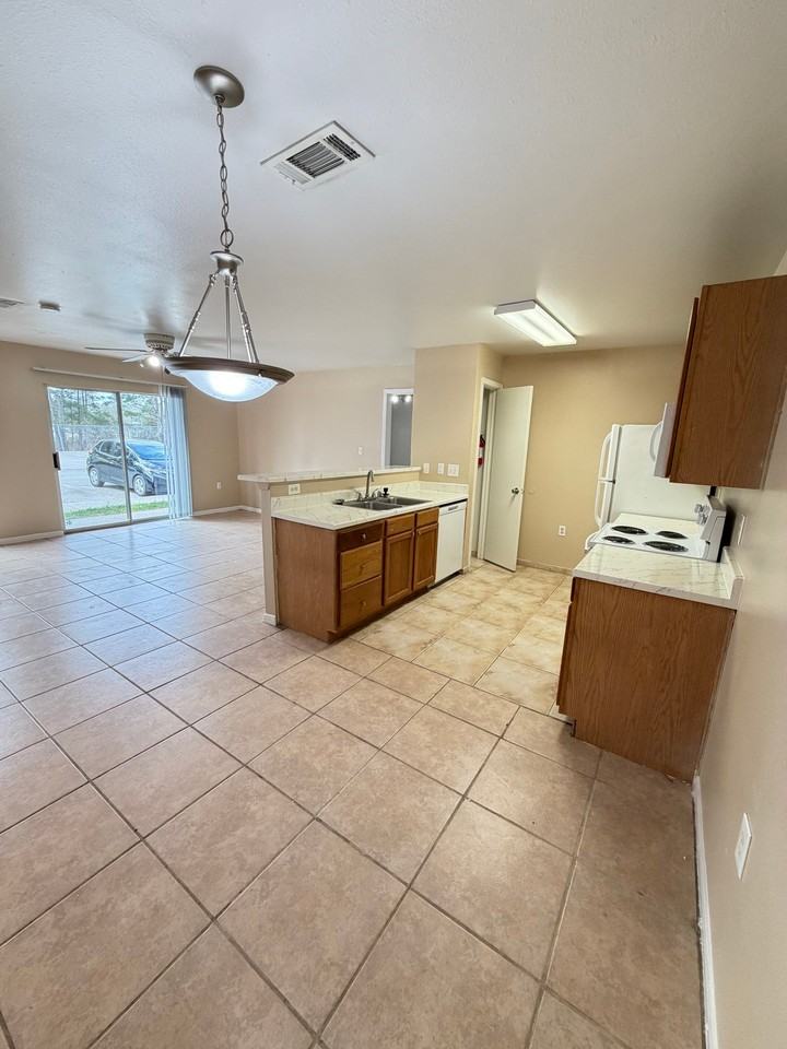 811 Cloyd Dr #416 - Photo 5 of 12