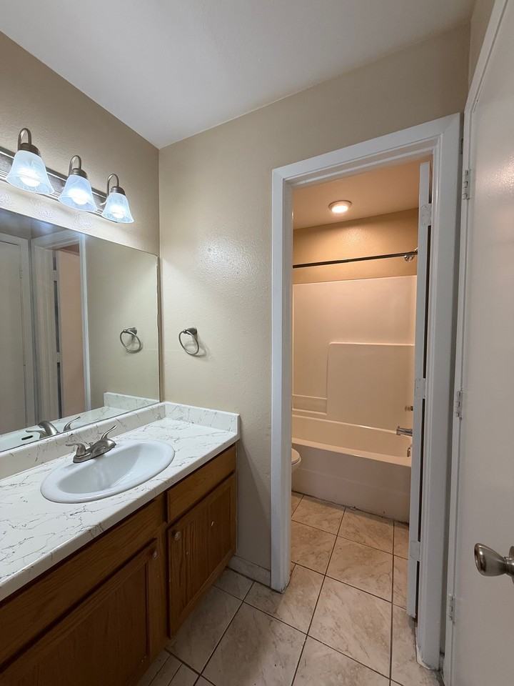 811 Cloyd Dr #416 - Photo 7 of 12