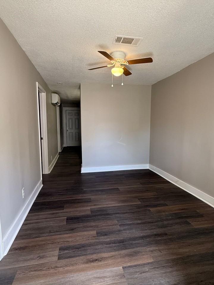 106 Molette St #A - Photo 4 of 11