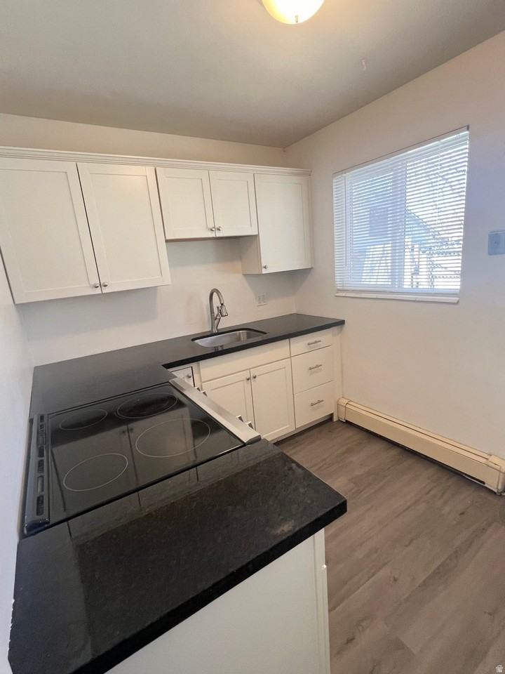 291 E Welby Ave - Photo 4 of 17