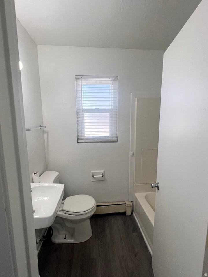 291 E Welby Ave - Photo 5 of 17