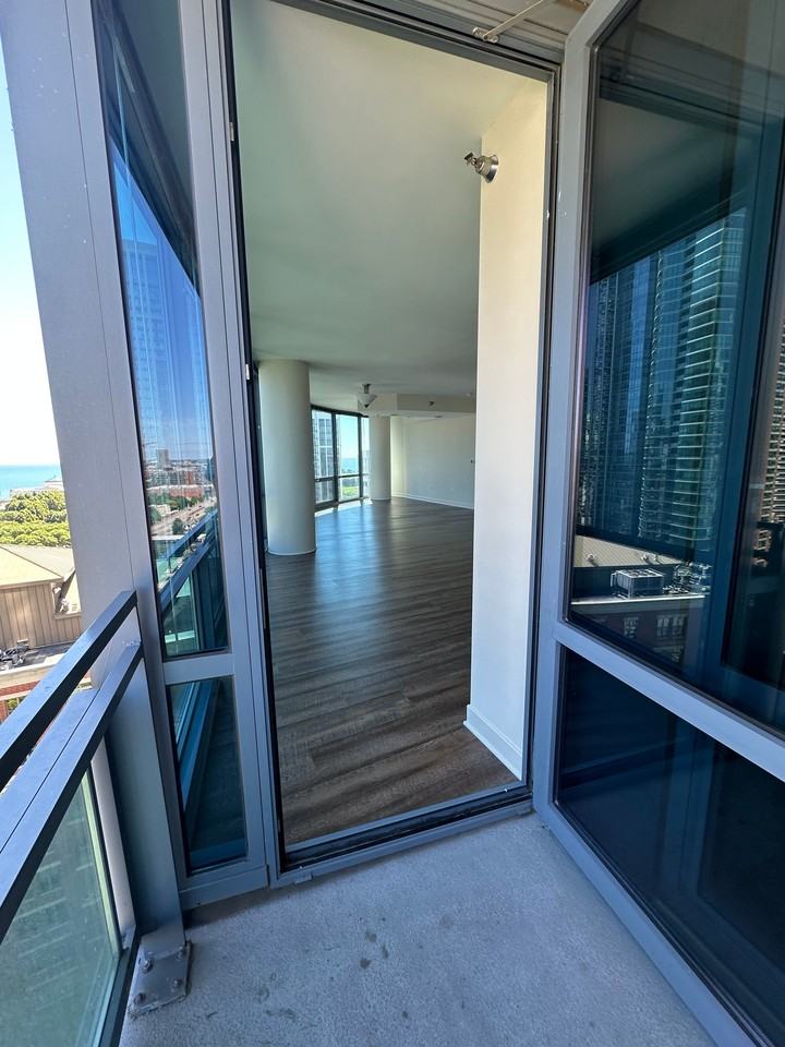 1253 S Michigan Ave - Photo 4 of 16
