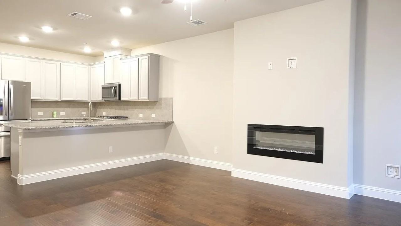 332 Blackthorne Dr - Photo 2 of 20