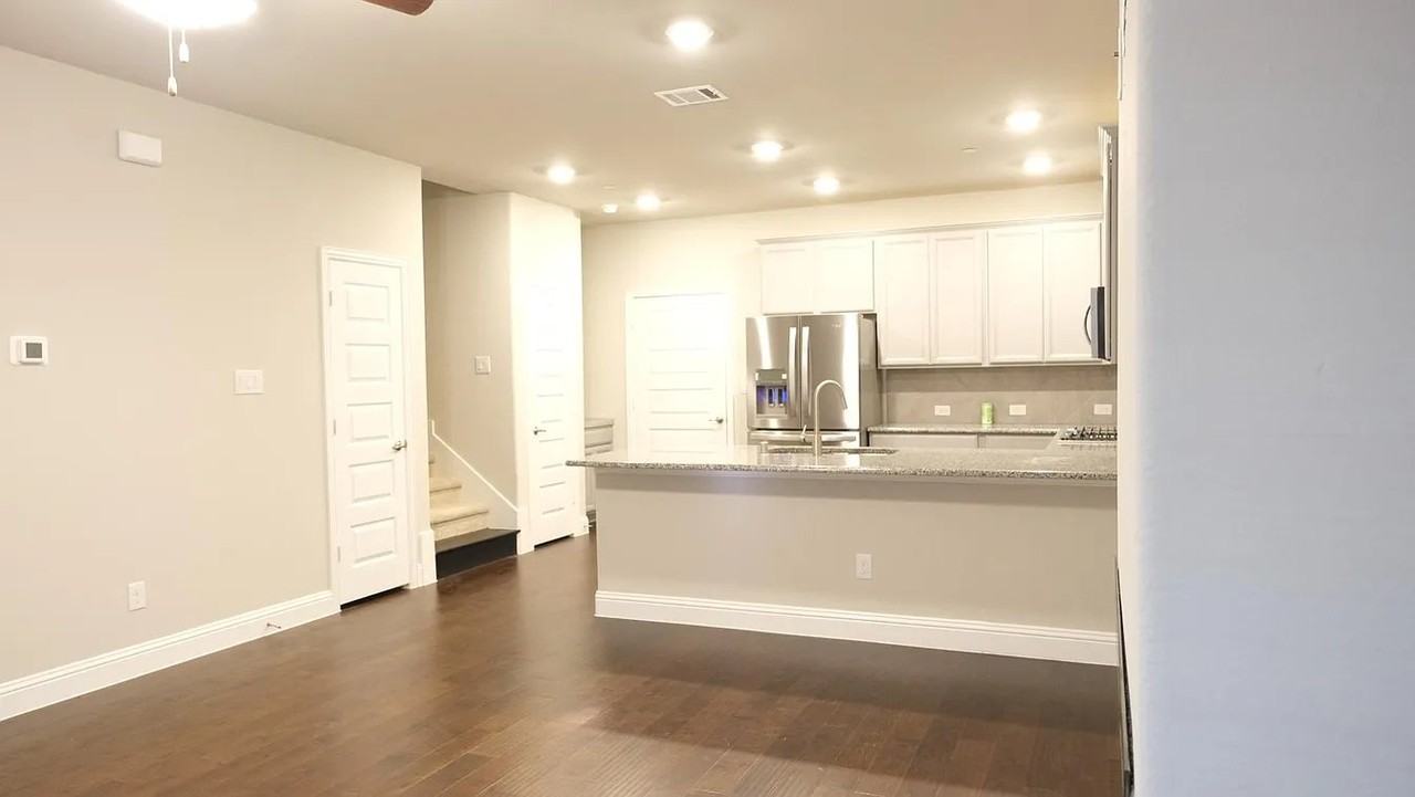332 Blackthorne Dr - Photo 4 of 20