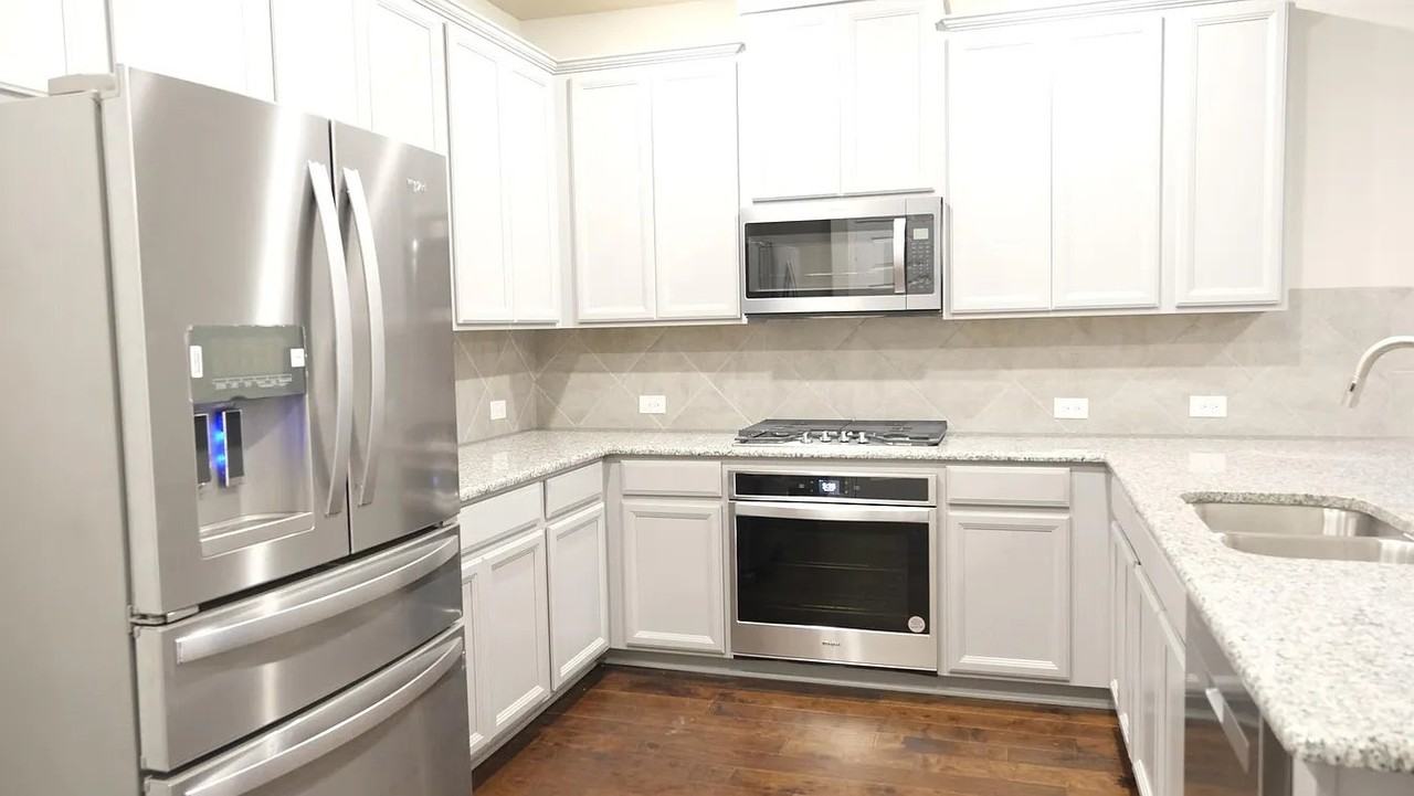332 Blackthorne Dr - Photo 5 of 20