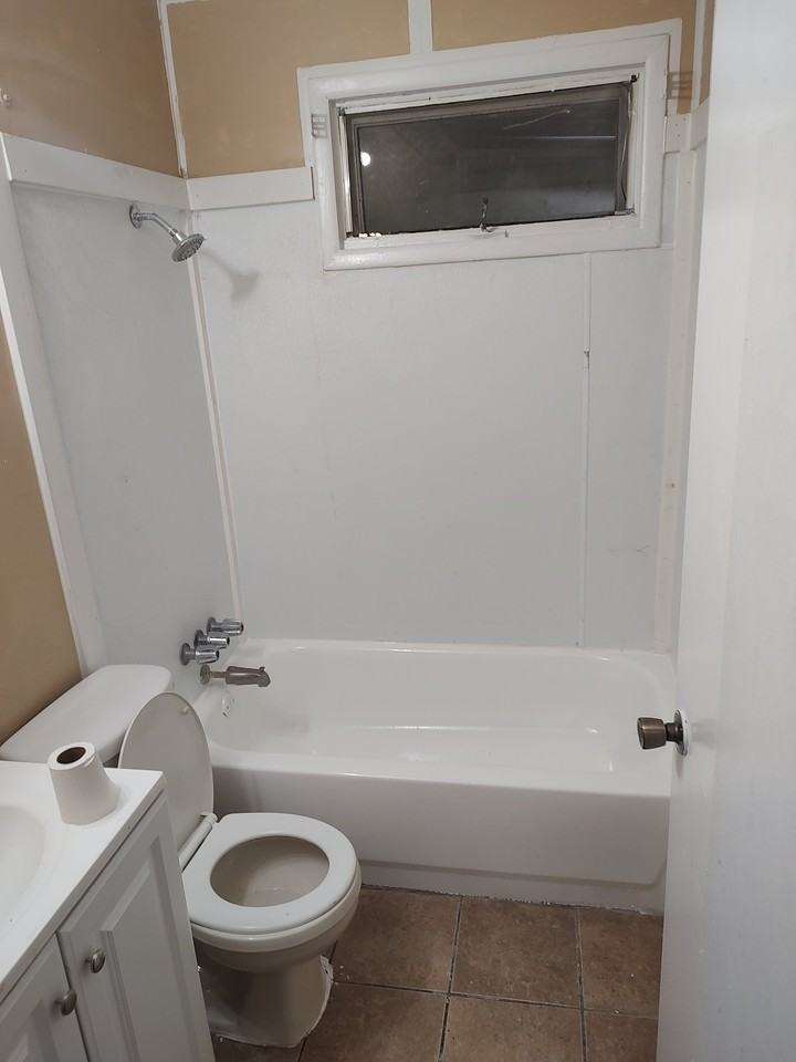 345 Milton Rd - Photo 3 of 7