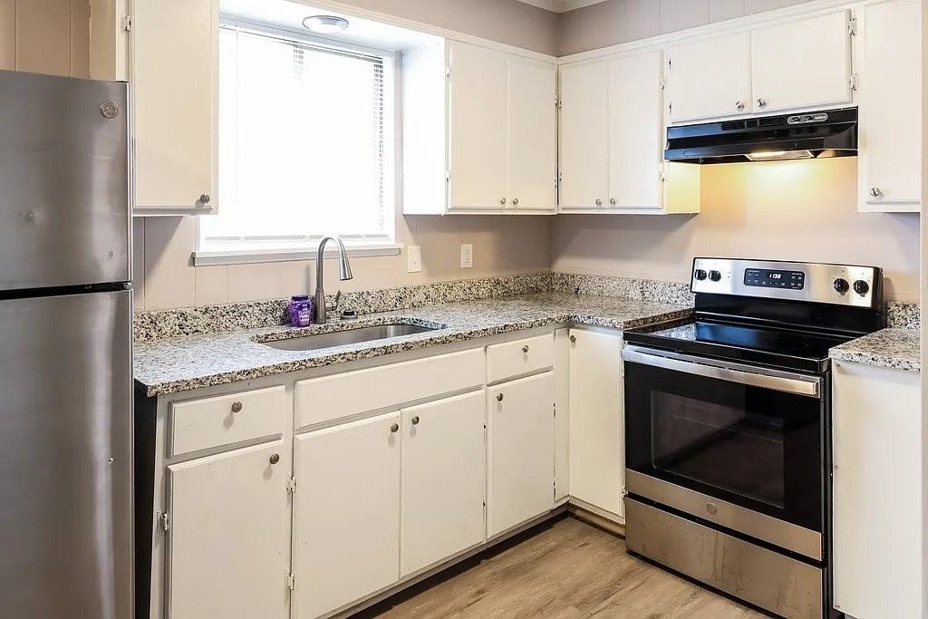 26342 Stanford St - Photo 2 of 7