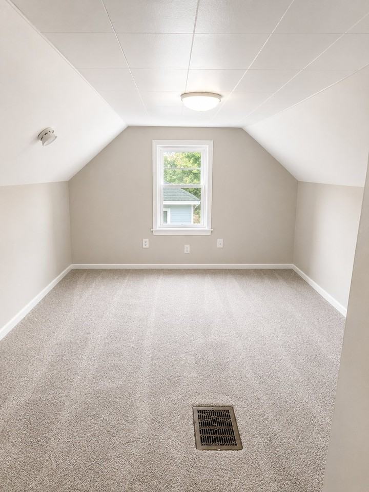 1568 Parker Dr - Photo 7 of 12
